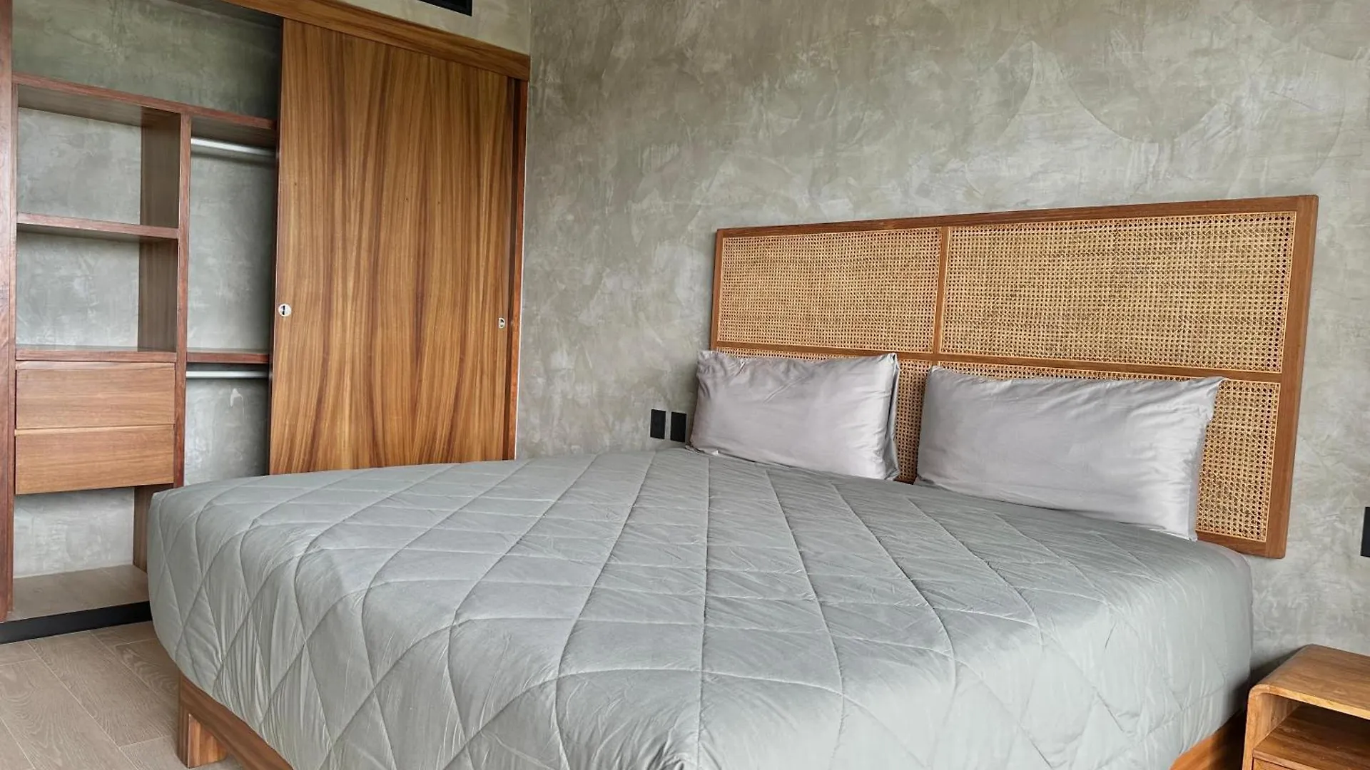 Tuk Tulum By Andiani Travel Apartment